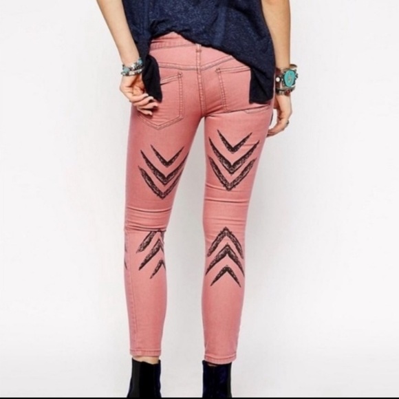 FREE PEOPLE DOTTED IKAT ARROW JEANS - Picture 5 of 11